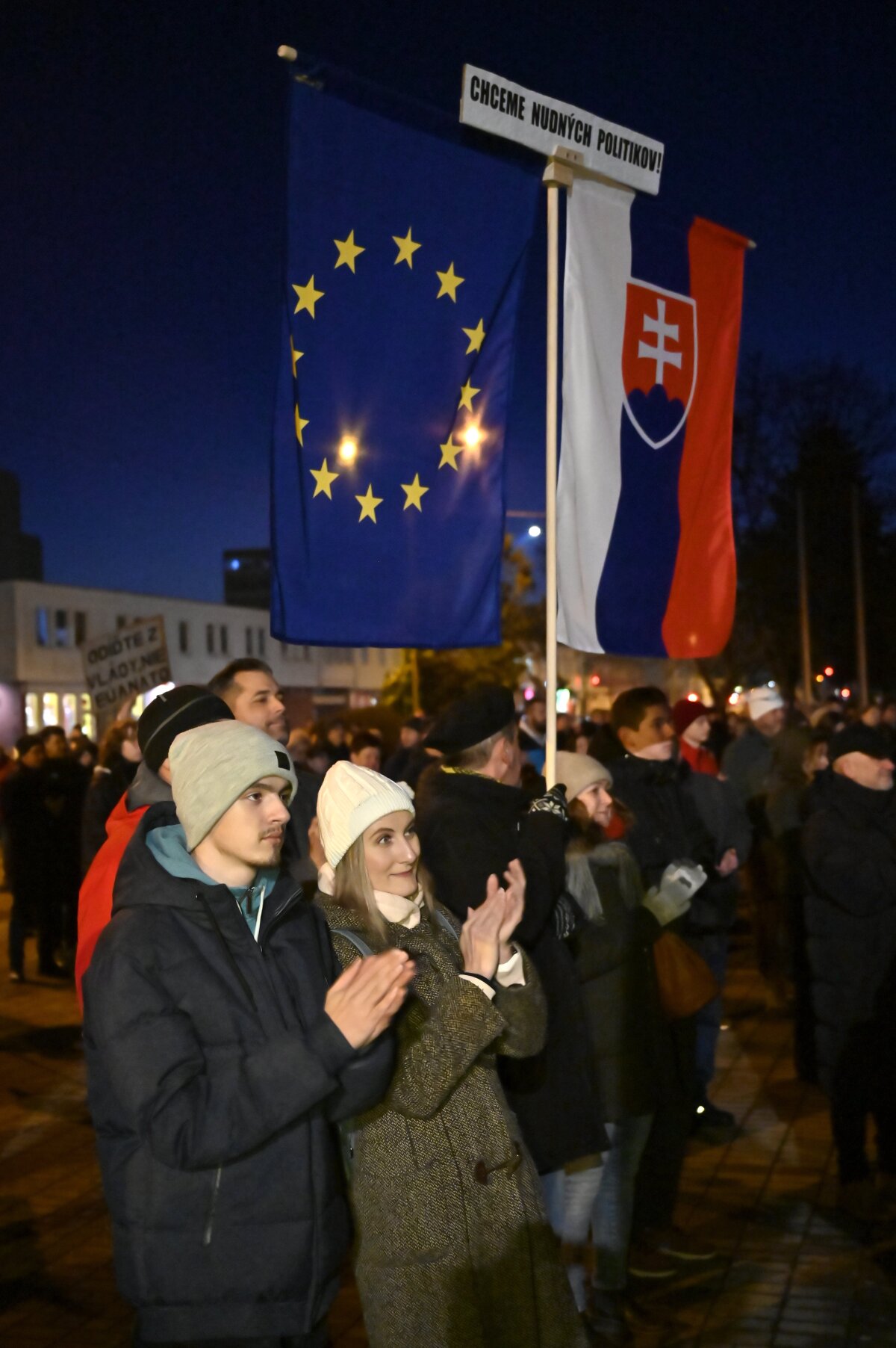 Protivládne zhromaždenie Slovensko je Európa na Námestí slobody v Humennom