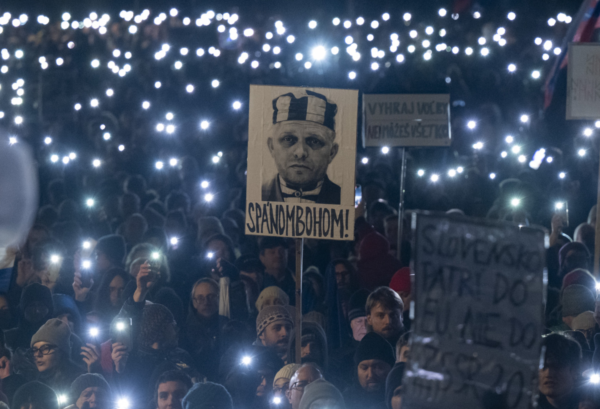 Protivládne zhromaždenie Slovensko je Európa na Námestí Slobody v Bratislave