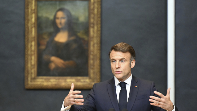 macron a mona lisa.jpg