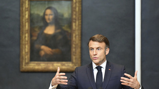 macron a mona lisa.jpg