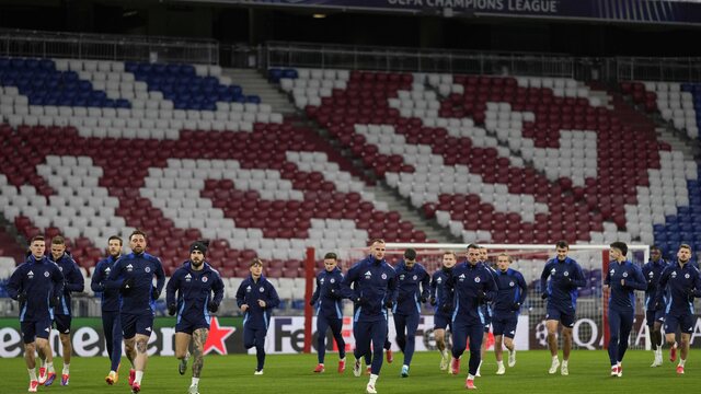 FC Bayern a Slovan Bratislava. 