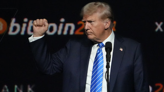 Kryptomeny zaznamenali dramatický pokles. Bitcoin sa po Trumpovom oznámení o clách prepadol pod historickú hranicu