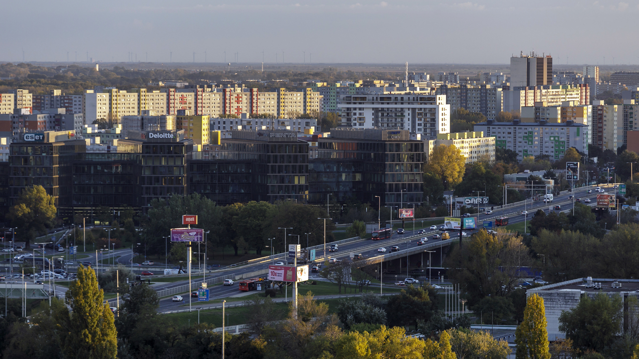 Bratislava panoráma mesto bytovky nehnuteľnosti