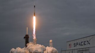 Nástrahy letov do vesmíru s ľudskou posádkou. Dvaja astronauti NASA sa vrátia na Zem skôr, ako sa plánovalo 