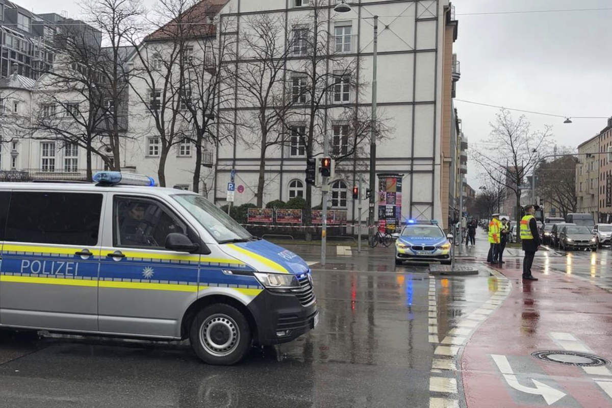 nehoda Nemecko Mníchov hasiči polícia páska sanitka