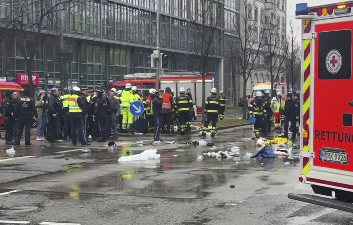 nehoda Nemecko Mníchov hasiči polícia páska sanitka