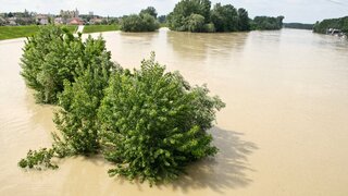 Obyvatelia zasiahnutí povodňami sa dočkajú odškodnenia. Pomoc však potrebovali už vlani