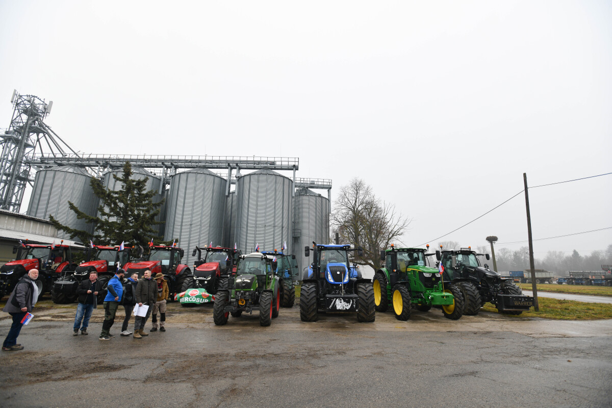 protest traktory hranice farmári