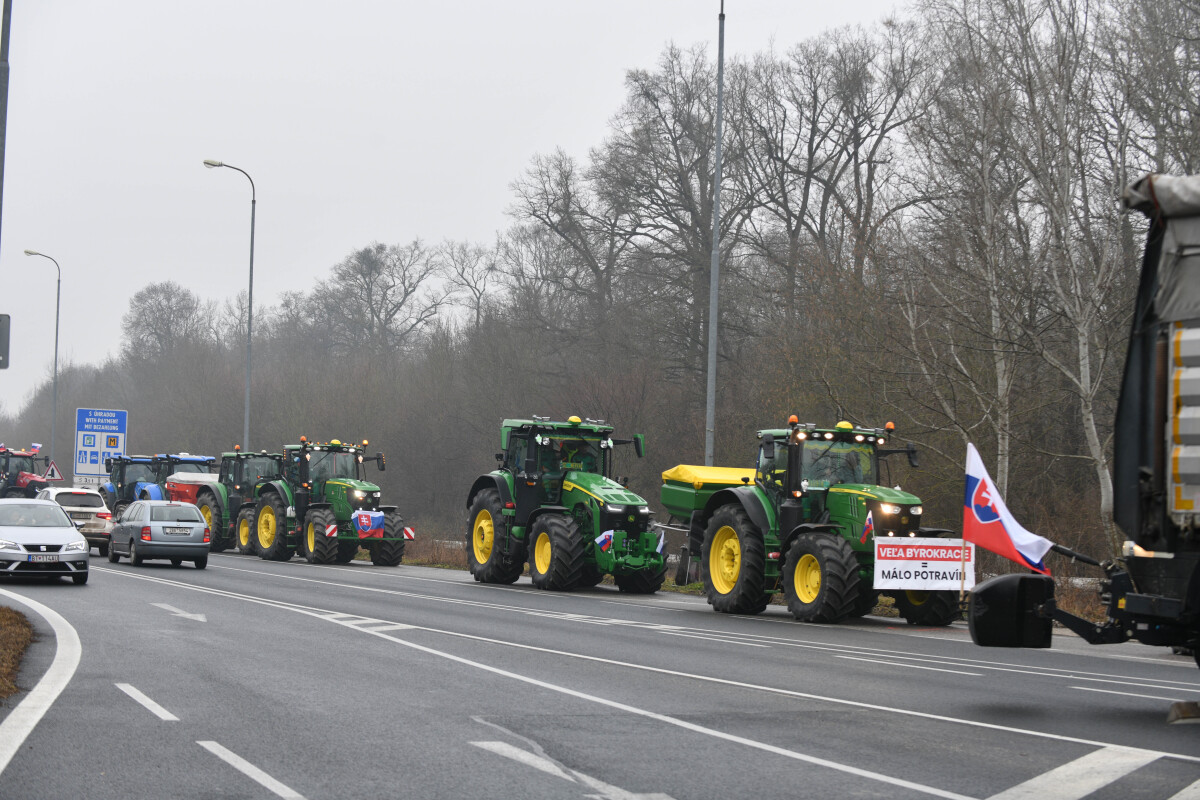 protest traktory hranice farmári