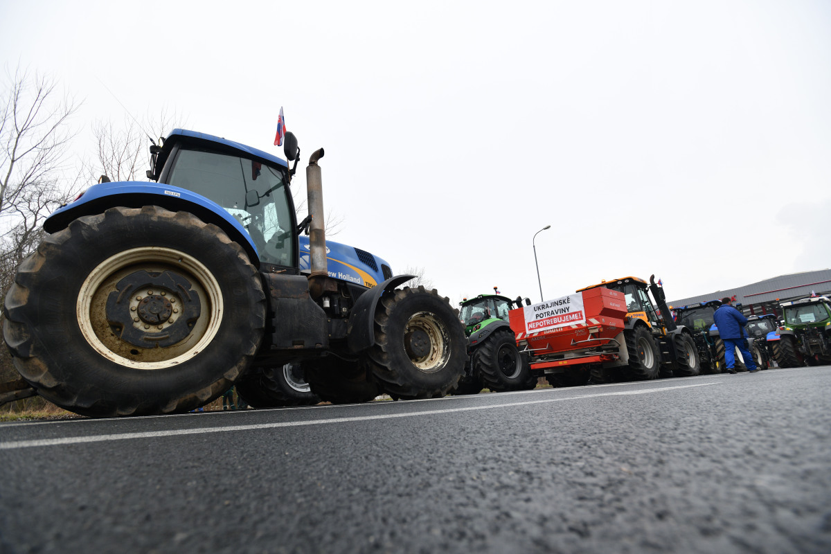 protest traktory hranice farmári