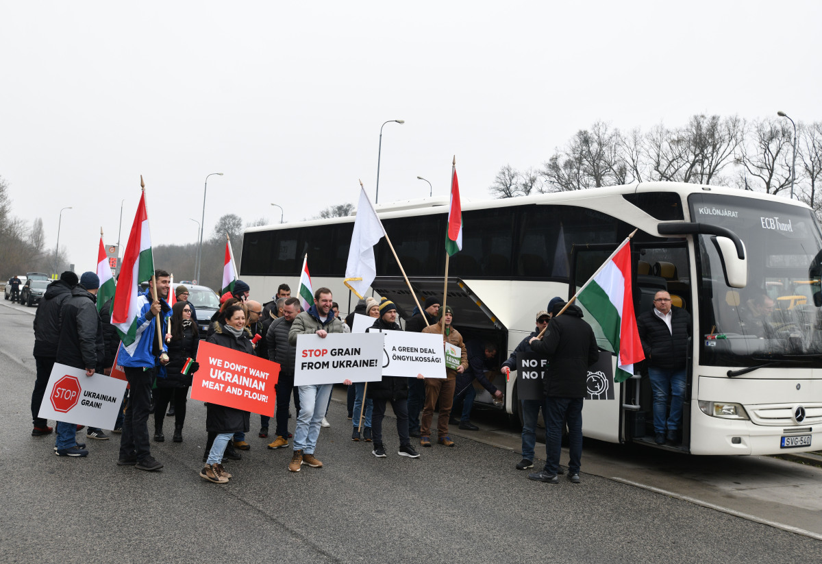 protest traktory hranice farmári