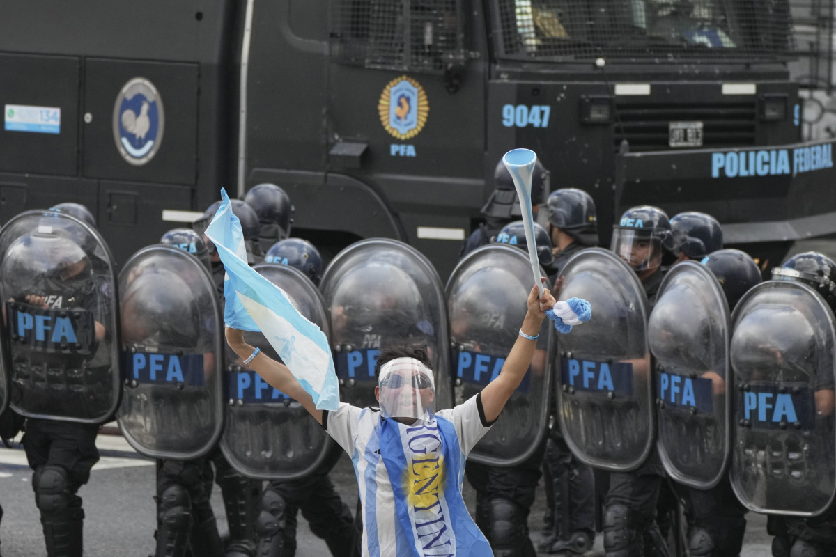 APTOPIX_Argentina_Protest195416.jpg