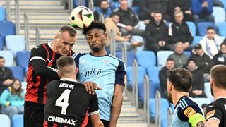 Emočný duel na Tehelnom poli: Slovan po zápase berie iba bod. Sme smutní, odkazujú zo Spartaku