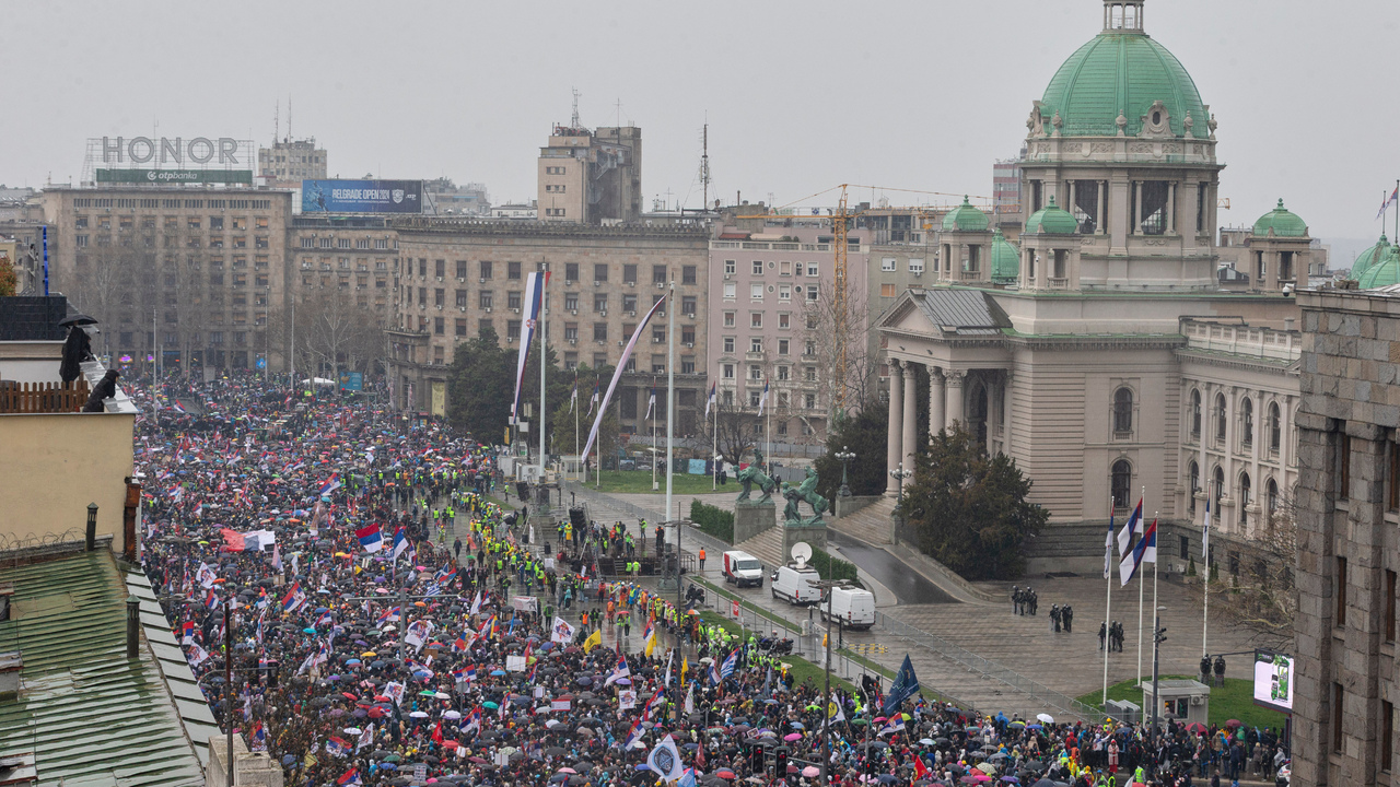 Srbsko Belehrad parlament protesty