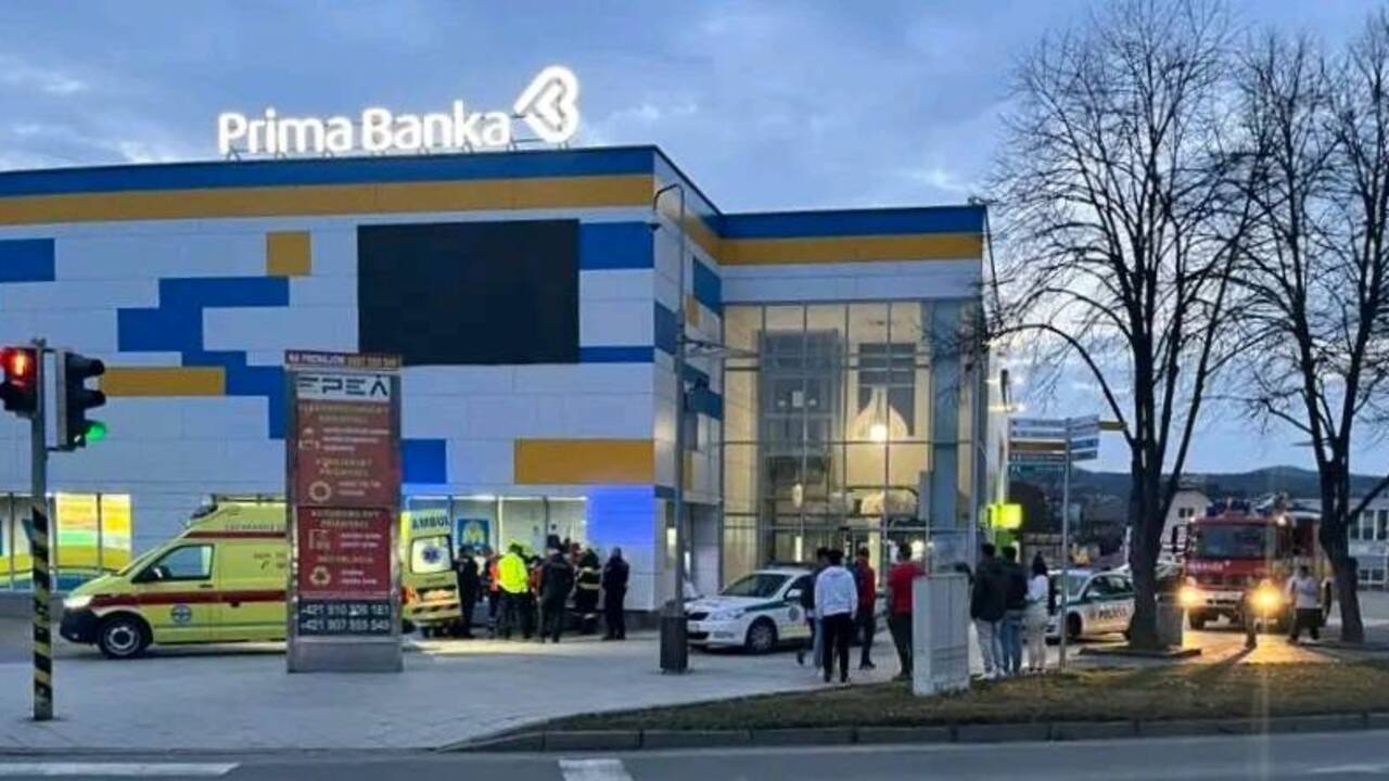 Prima banka obchodný dom záchranka horiaci muž 